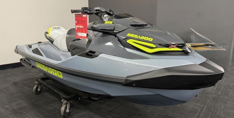 2025 Sea-Doo RXT-X 325 Ice Metal / Manta Green