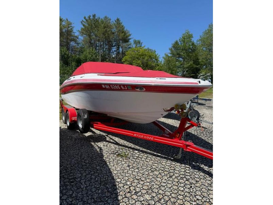 2004 Four Winns Horizon 210